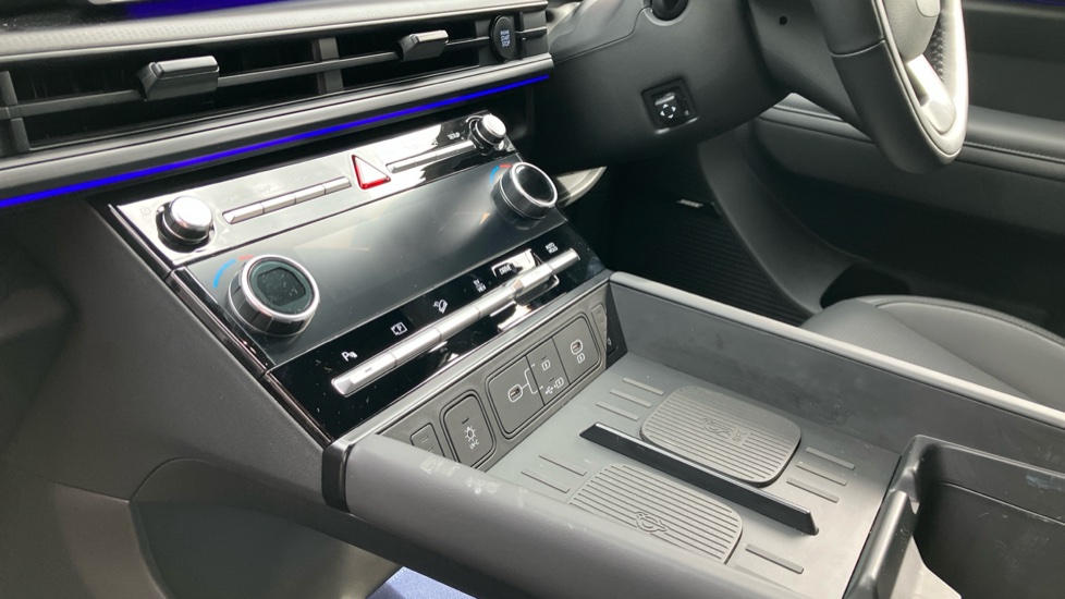 Hyundai SANTA FE 1.6 TGDi 288 PHEV Calligraphy 5dr 4WD Auto Estate - Image 13
