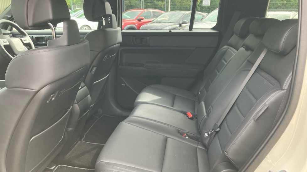 Hyundai SANTA FE 1.6 TGDi 288 PHEV Calligraphy 5dr 4WD Auto Estate - Image 16
