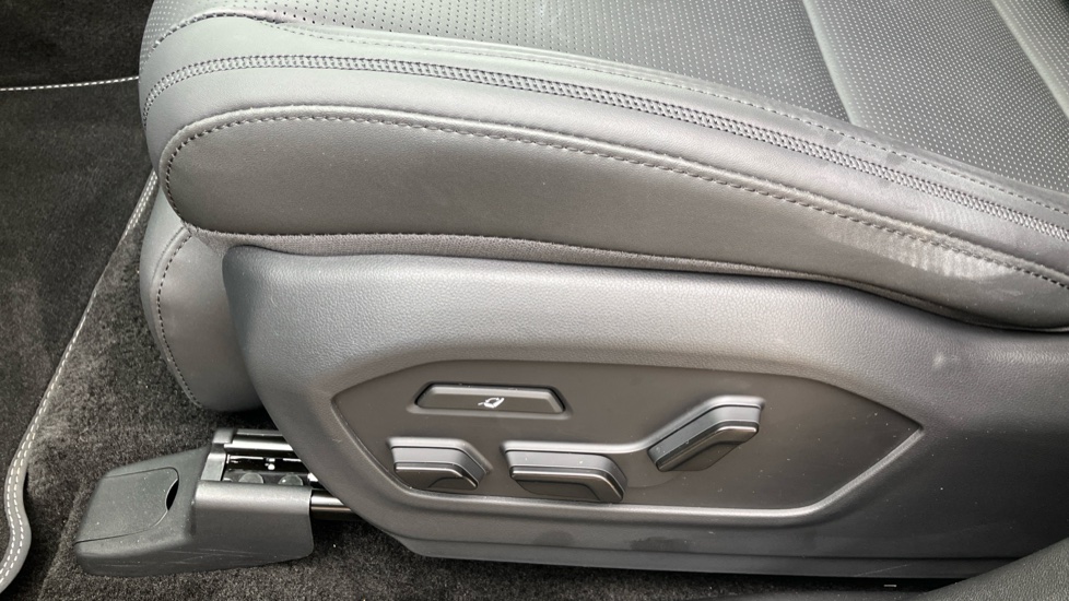 Hyundai SANTA FE 1.6 TGDi 288 PHEV Calligraphy 5dr 4WD Auto Estate - Image 26