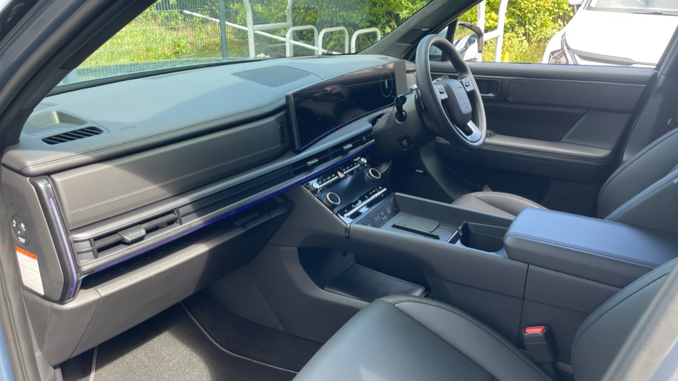 Hyundai SANTA FE 1.6 TGDi Plug-in Hybrid Calligraphy 5dr 4WD Auto Estate - Image 9