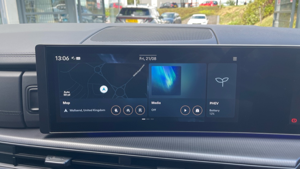 Hyundai SANTA FE 1.6 TGDi Plug-in Hybrid Calligraphy 5dr 4WD Auto Estate - Image 12