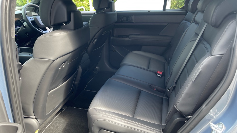 Hyundai SANTA FE 1.6 TGDi Plug-in Hybrid Calligraphy 5dr 4WD Auto Estate - Image 16