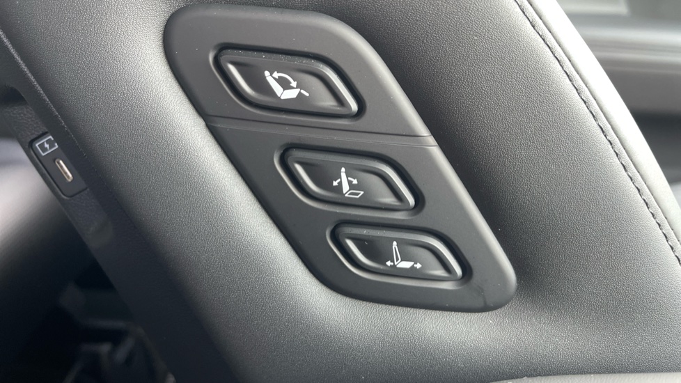 Hyundai SANTA FE 1.6 TGDi Plug-in Hybrid Calligraphy 5dr 4WD Auto Estate - Image 32