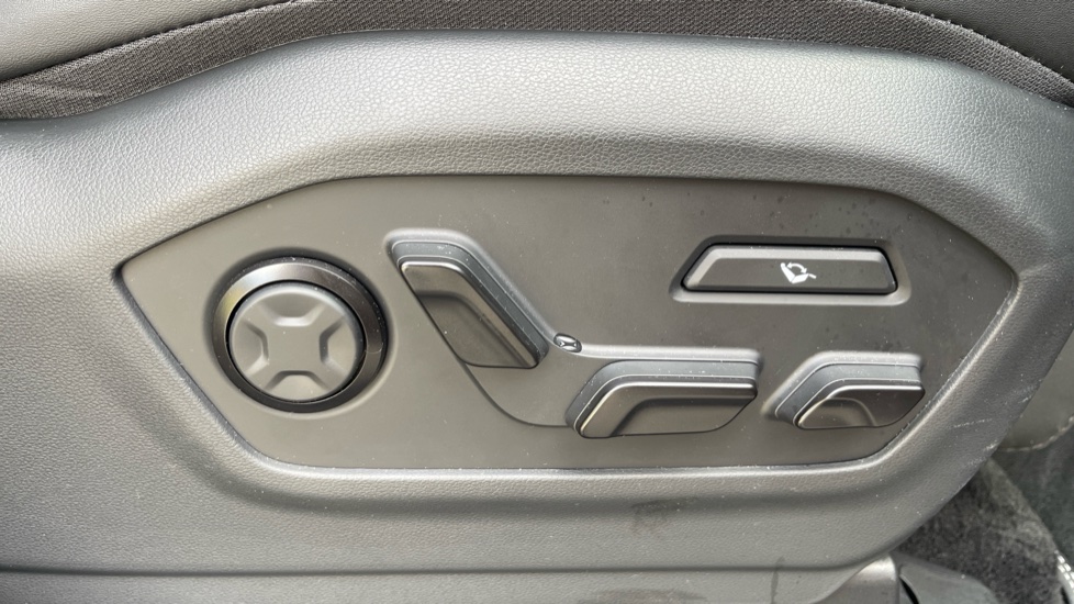 Hyundai SANTA FE 1.6 TGDi Plug-in Hybrid Calligraphy 5dr 4WD Auto Estate - Image 33