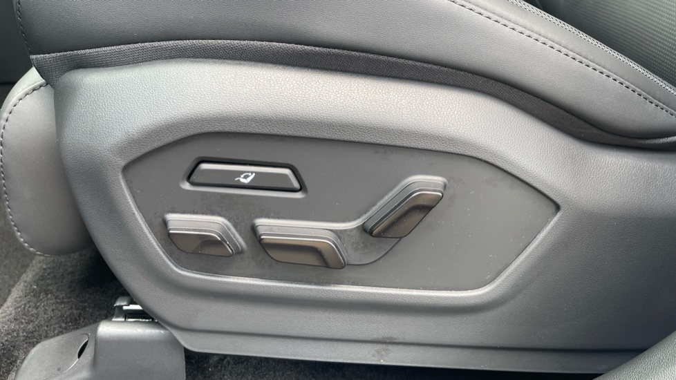 Hyundai SANTA FE 1.6 TGDi Plug-in Hybrid Calligraphy 5dr 4WD Auto Estate - Image 42