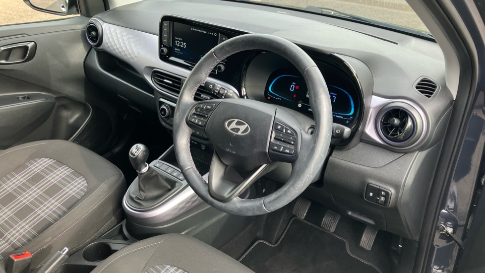 Hyundai i10 1.0 [63] Premium 5dr [Nav] Petrol Hatchback - Image 11