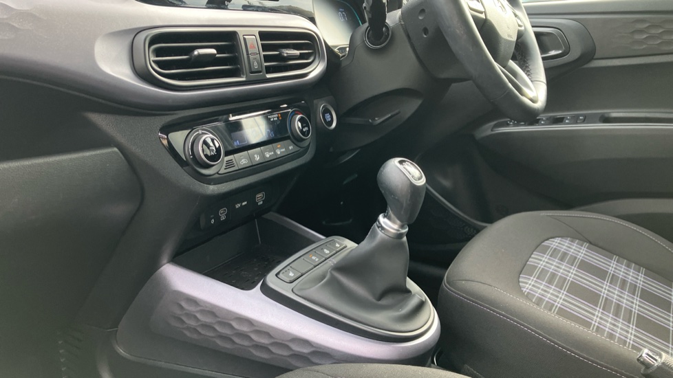 Hyundai i10 1.0 [63] Premium 5dr [Nav] Petrol Hatchback - Image 13