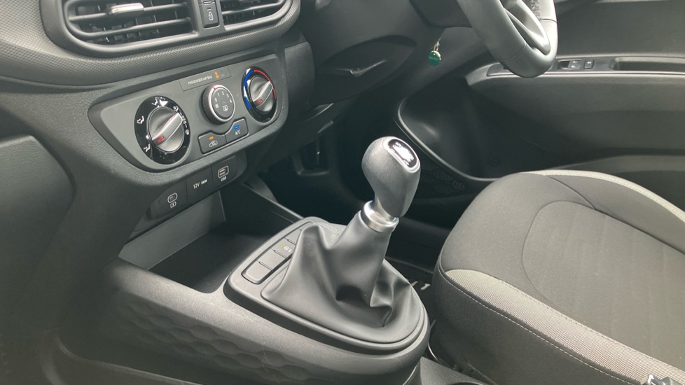 Hyundai i10 1.0 [63] Advance 5dr [Nav] Petrol Hatchback - Image 13