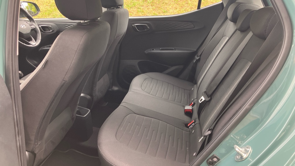 Hyundai i10 1.0 [63] Advance 5dr [Nav] Petrol Hatchback - Image 16