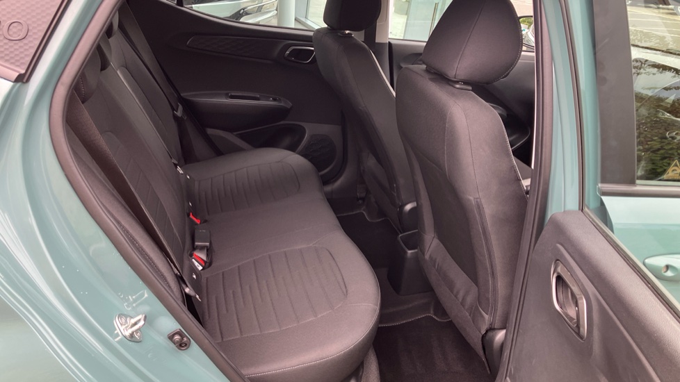 Hyundai i10 1.0 [63] Advance 5dr [Nav] Petrol Hatchback - Image 24