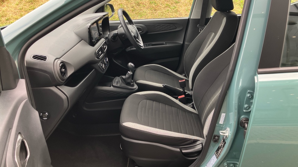 Hyundai i10 1.0 [63] Advance 5dr [Nav] Petrol Hatchback - Image 25