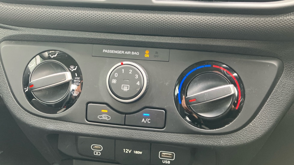 Hyundai i10 1.0 [63] Advance 5dr [Nav] Petrol Hatchback - Image 34