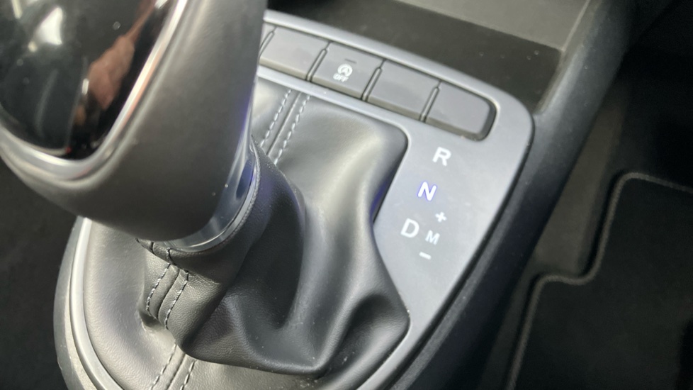 Hyundai i10 1.0 [63] Advance 5dr Auto [Nav] Petrol Hatchback - Image 31