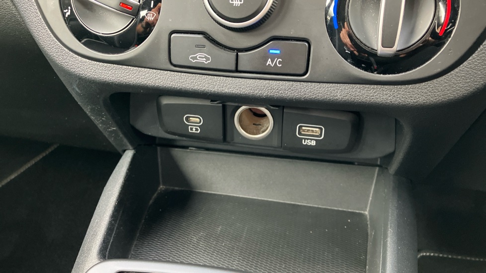 Hyundai i10 1.0 [63] Advance 5dr Auto [Nav] Petrol Hatchback - Image 33