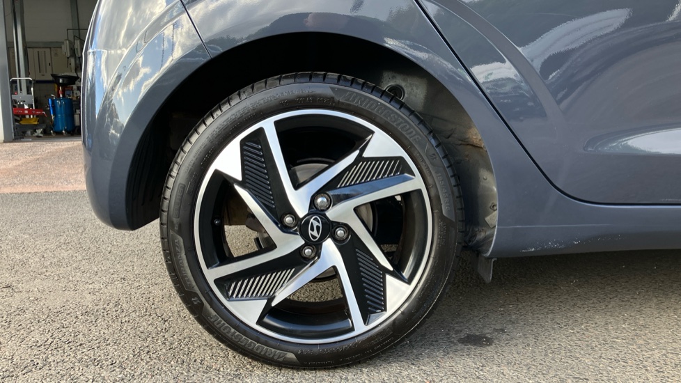 Hyundai i10 1.0 MPi Premium 5dr Petrol Hatchback - Image 7