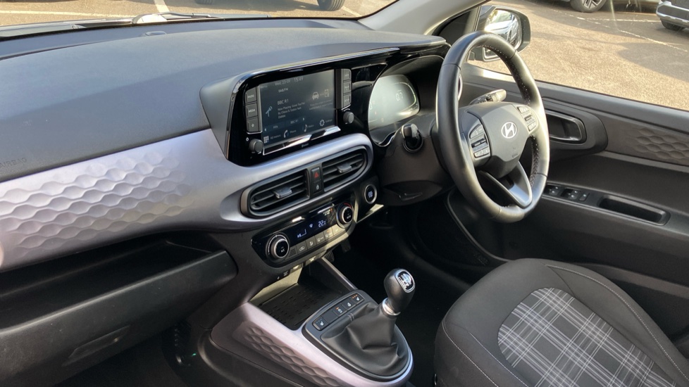 Hyundai i10 1.0 MPi Premium 5dr Petrol Hatchback - Image 9