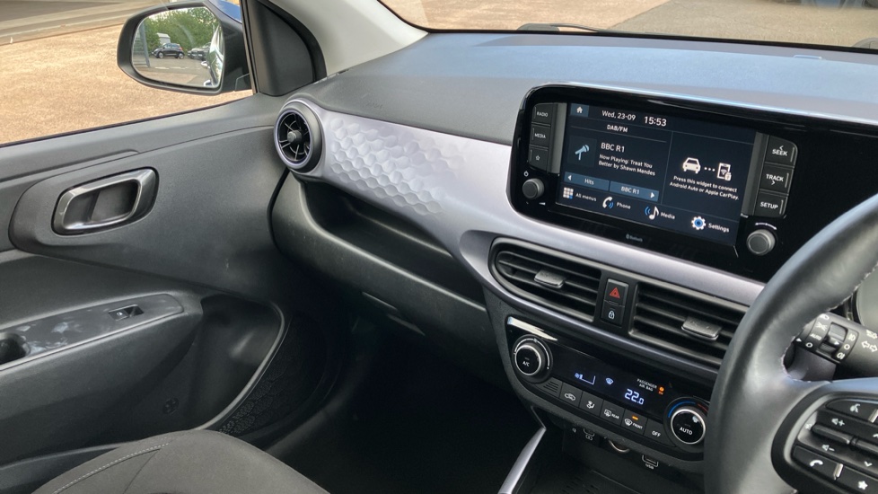Hyundai i10 1.0 MPi Premium 5dr Petrol Hatchback - Image 14