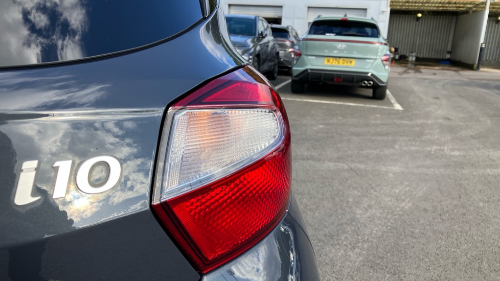 Hyundai i10 1.0 MPi Premium 5dr Petrol Hatchback - Image 22
