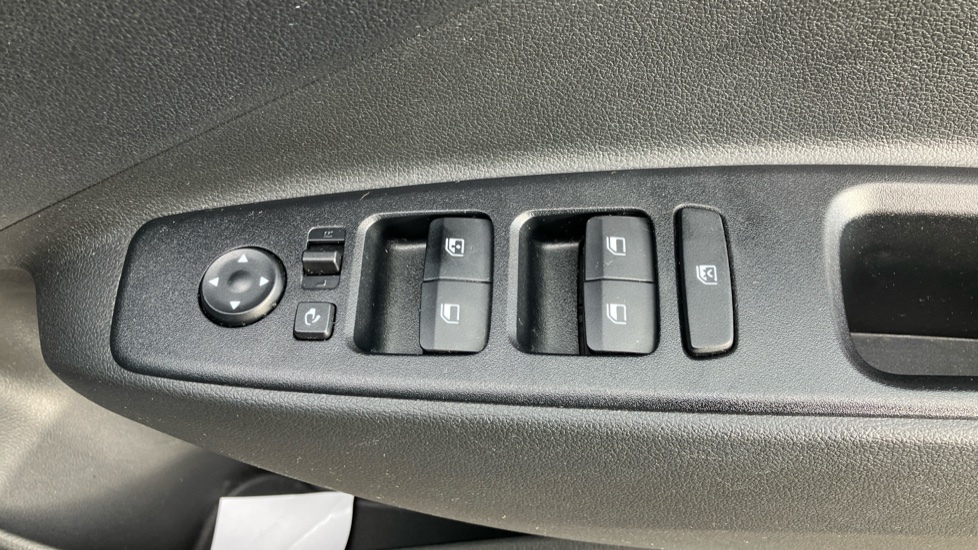 Hyundai i10 1.0 MPi Premium 5dr Petrol Hatchback - Image 29