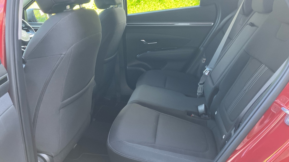 Hyundai TUCSON 1.6 TGDi 48V MHD Premium 5dr 2WD DCT Petrol Estate - Image 16