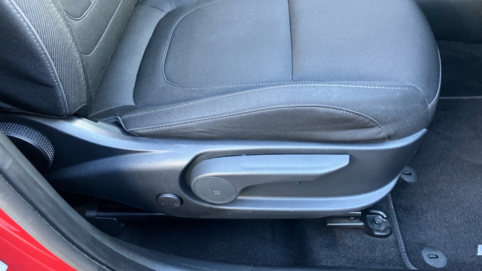 Hyundai TUCSON 1.6 TGDi 48V MHD Premium 5dr 2WD DCT Petrol Estate - Image 30