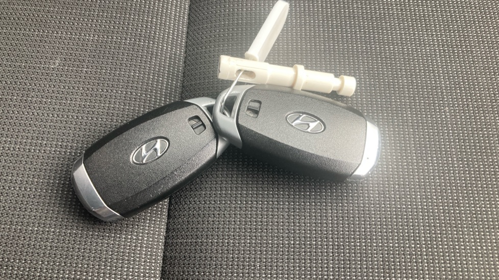 Hyundai KONA 1.6 GDi Hybrid Premium 5dr DCT Hybrid Hatchback - Image 20