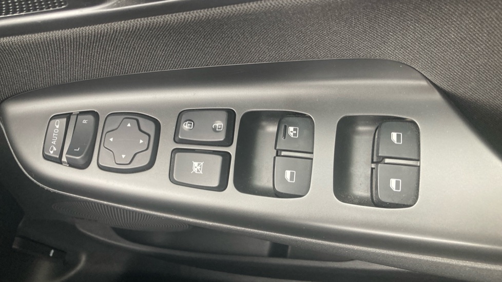 Hyundai KONA 1.6 GDi Hybrid Premium 5dr DCT Hybrid Hatchback - Image 27