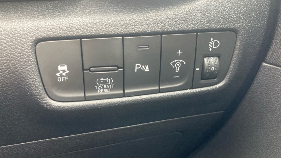 Hyundai KONA 1.6 GDi Hybrid Premium 5dr DCT Hybrid Hatchback - Image 28