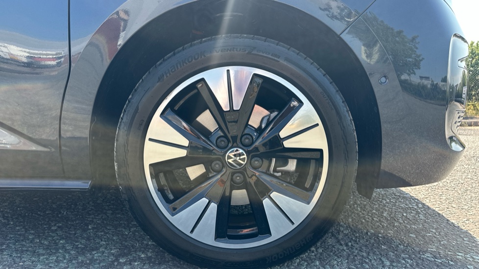 Volkswagen Multivan 1.5 TSI eHybrid Style 5dr LWB 4MOTION DSG Estate - Image 5