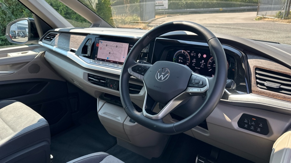 Volkswagen Multivan 1.5 TSI eHybrid Style 5dr LWB 4MOTION DSG Estate - Image 6
