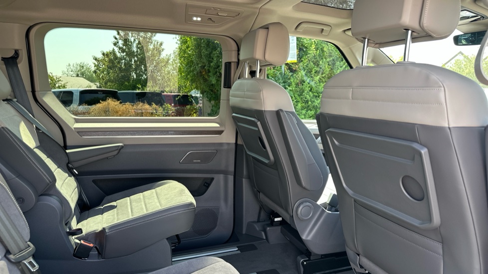 Volkswagen Multivan 1.5 TSI eHybrid Style 5dr LWB 4MOTION DSG Estate - Image 16