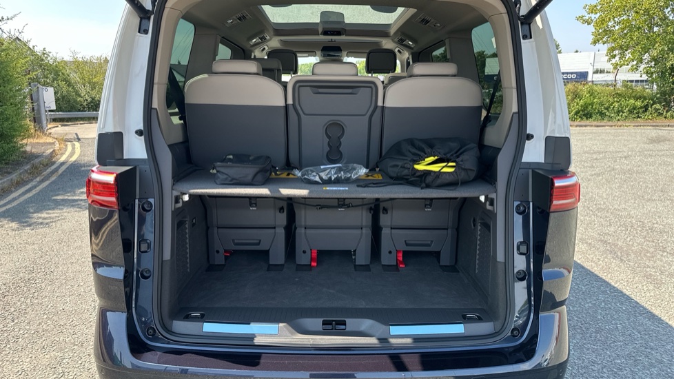 Volkswagen Multivan 1.5 TSI eHybrid Style 5dr LWB 4MOTION DSG Estate - Image 18