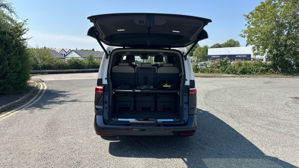 Volkswagen Multivan 1.5 TSI eHybrid Style 5dr LWB 4MOTION DSG Estate - Image 19