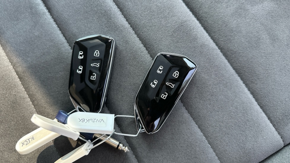 Volkswagen Multivan 1.5 TSI eHybrid Style 5dr LWB 4MOTION DSG Estate - Image 20