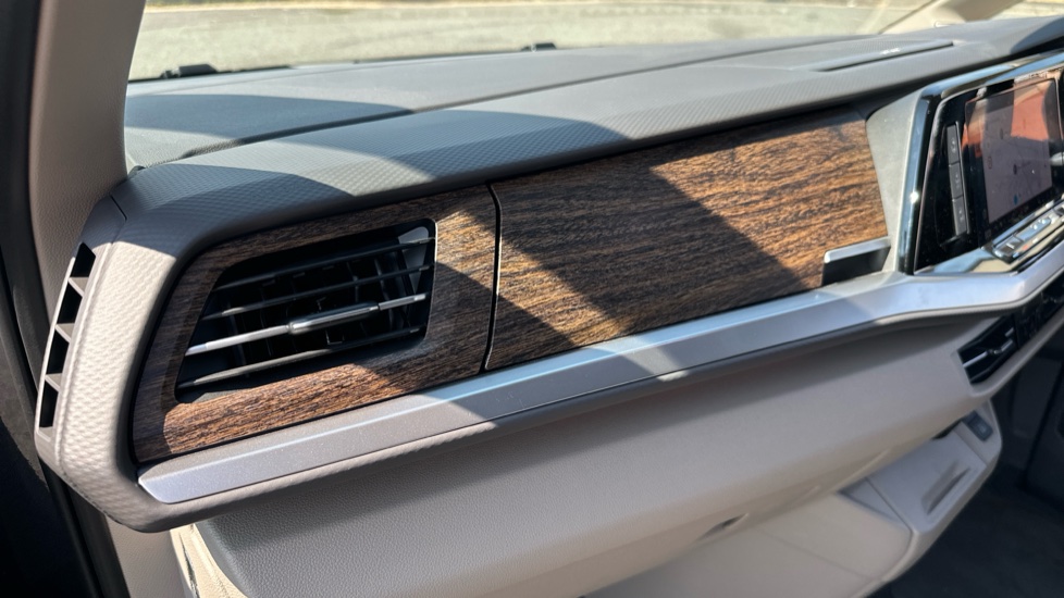 Volkswagen Multivan 1.5 TSI eHybrid Style 5dr LWB 4MOTION DSG Estate - Image 22