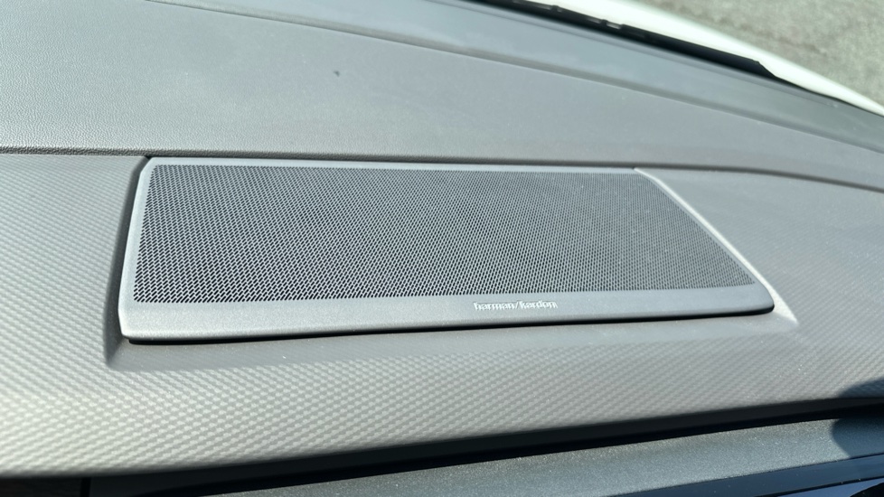 Volkswagen Multivan 1.5 TSI eHybrid Style 5dr LWB 4MOTION DSG Estate - Image 23