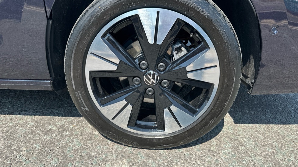 Volkswagen Multivan 1.5 TSI eHybrid Style 5dr LWB 4MOTION DSG Estate - Image 30