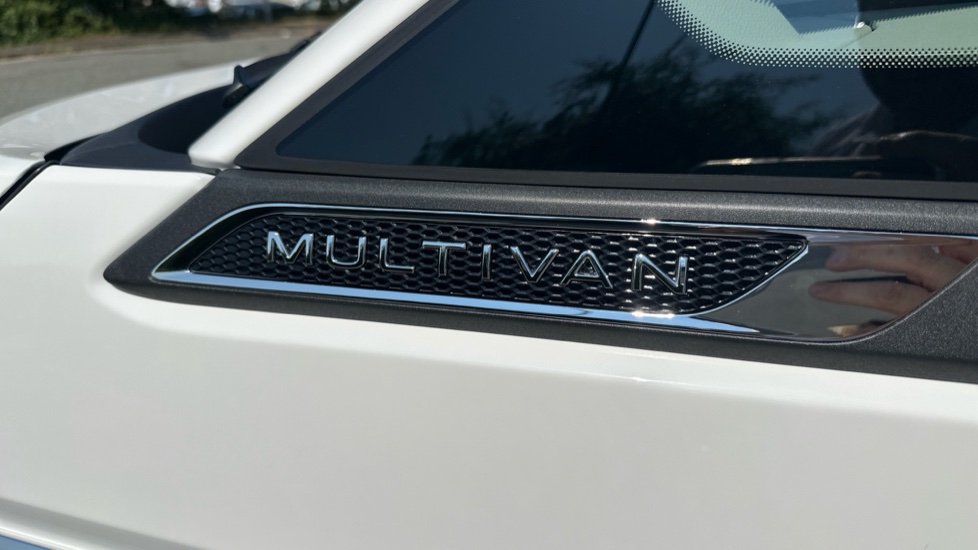 Volkswagen Multivan 1.5 TSI eHybrid Style 5dr LWB 4MOTION DSG Estate - Image 32