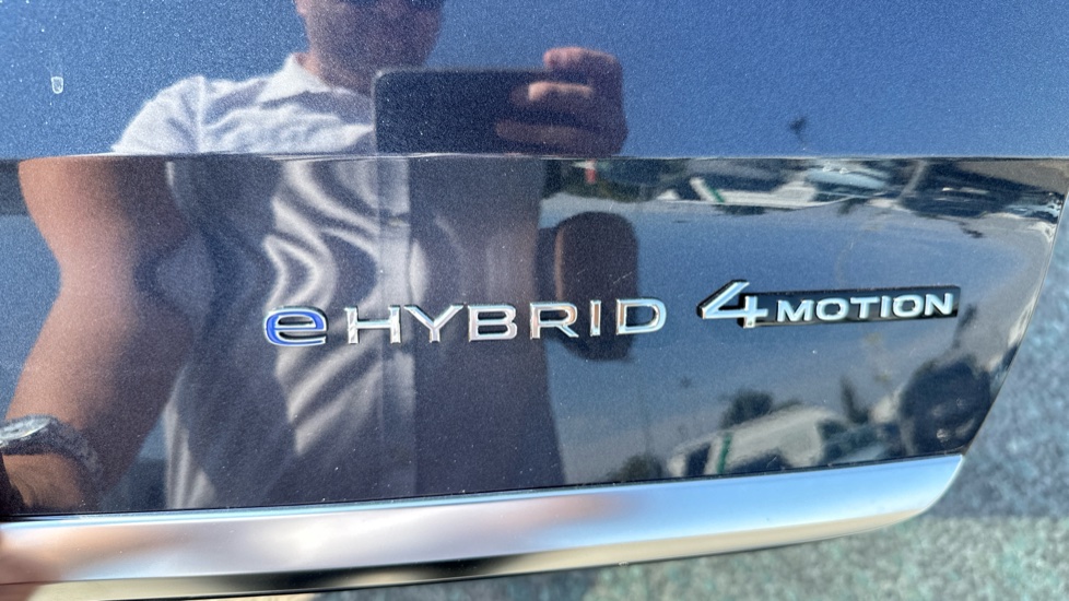 Volkswagen Multivan 1.5 TSI eHybrid Style 5dr LWB 4MOTION DSG Estate - Image 35