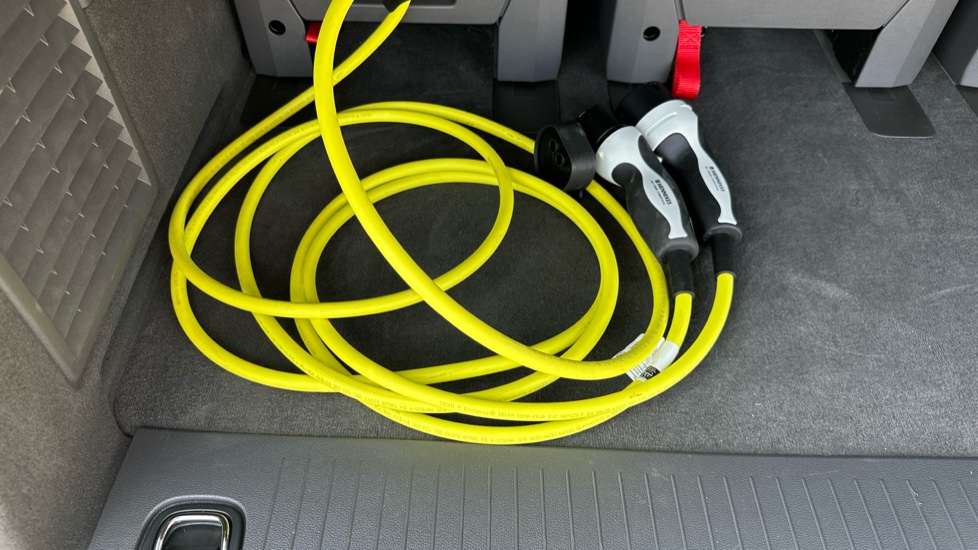 Volkswagen Multivan 1.5 TSI eHybrid Style 5dr LWB 4MOTION DSG Estate - Image 38