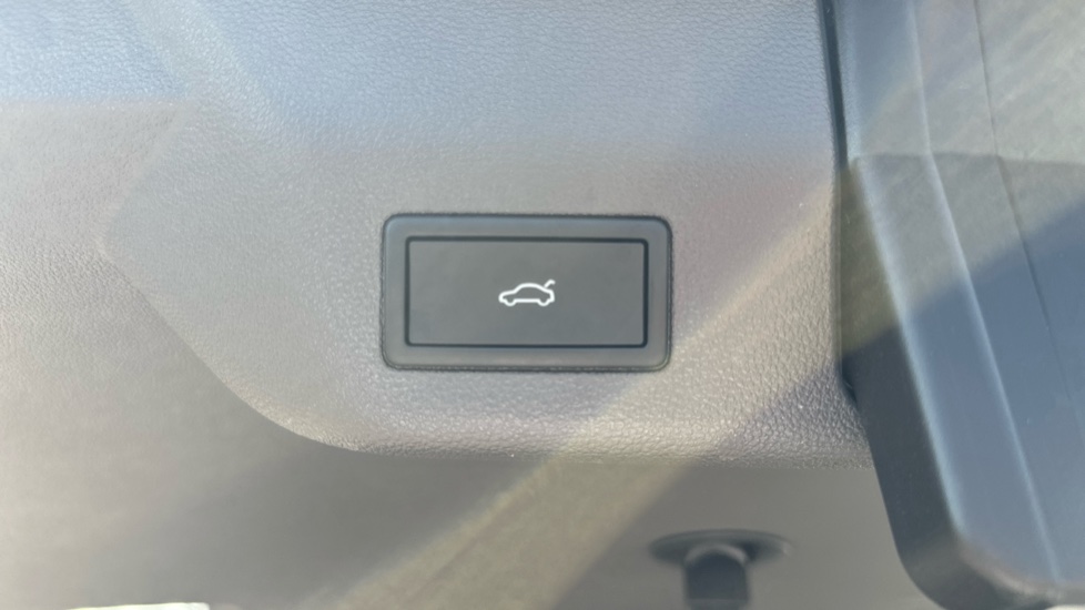 Volkswagen Multivan 1.5 TSI eHybrid Style 5dr LWB 4MOTION DSG Estate - Image 40