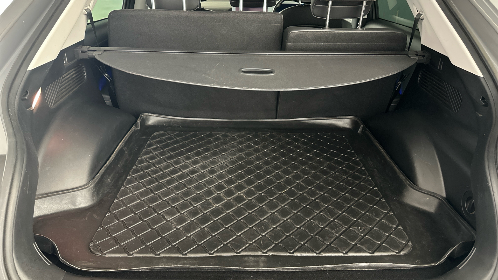 4049218 160kW Ultimate 73 kWh 5dr Auto [Tech]