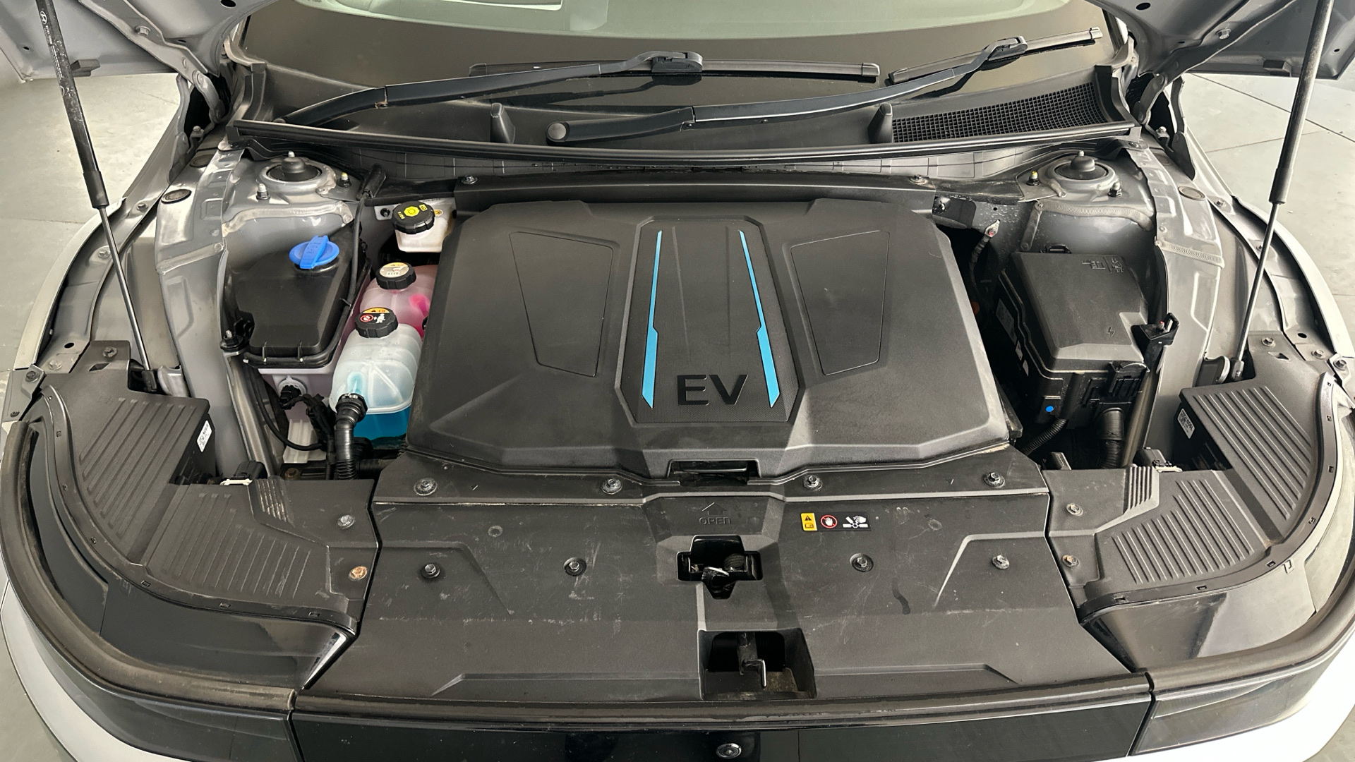 4049218 160kW Ultimate 73 kWh 5dr Auto [Tech]