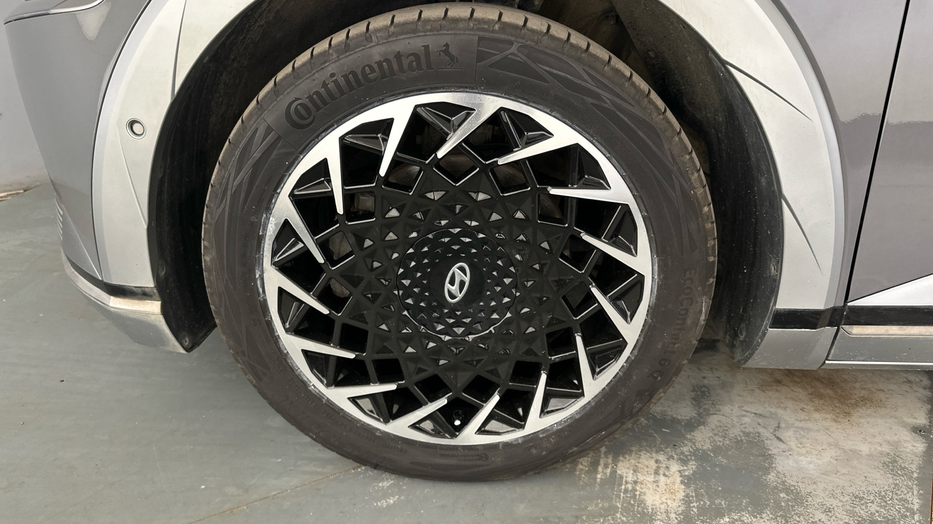 4049218 160kW Ultimate 73 kWh 5dr Auto [Tech]