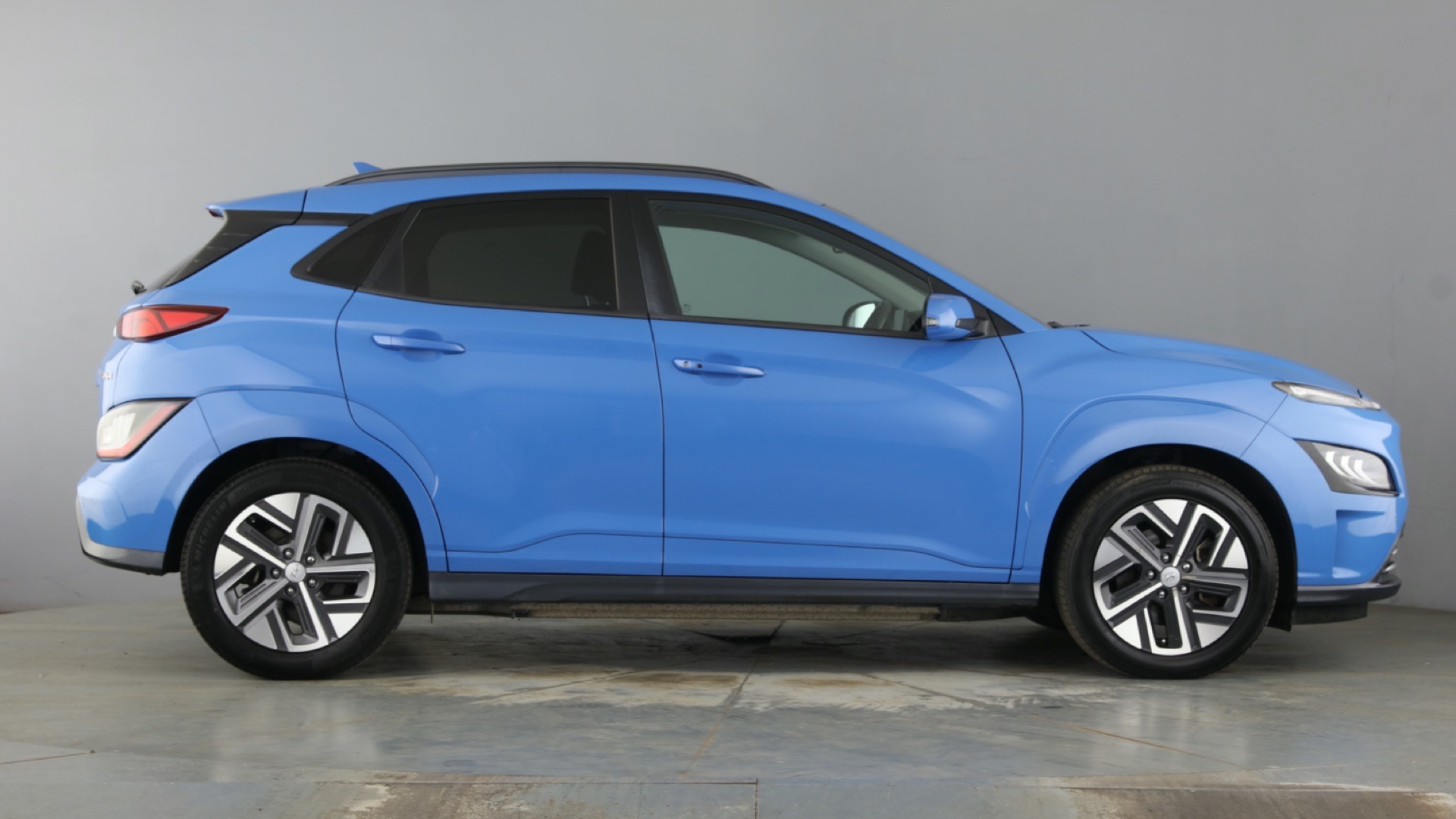 4027737 150kW Premium 64kWh 5dr Auto