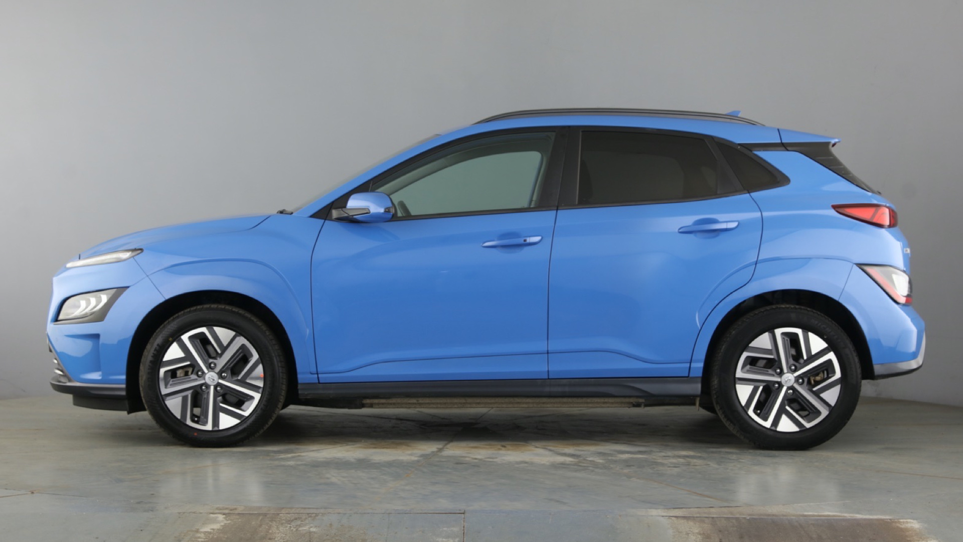 4027737 150kW Premium 64kWh 5dr Auto