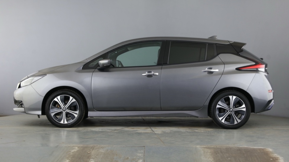 NISSAN LEAF Image 2