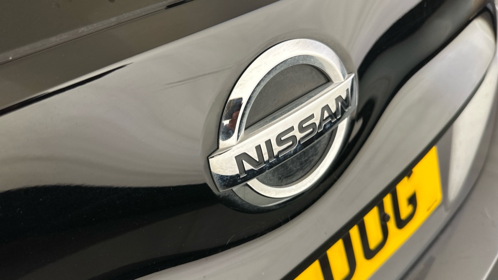 NISSAN LEAF multiple scratches