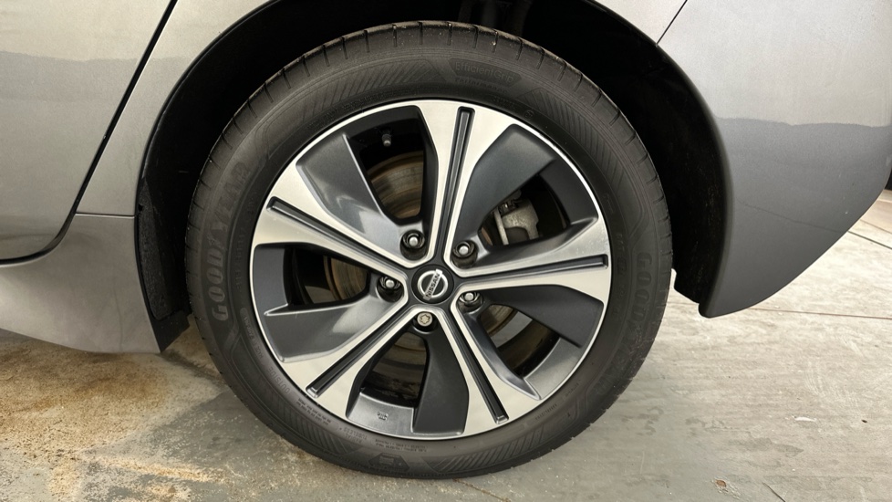 NISSAN LEAF Image 18