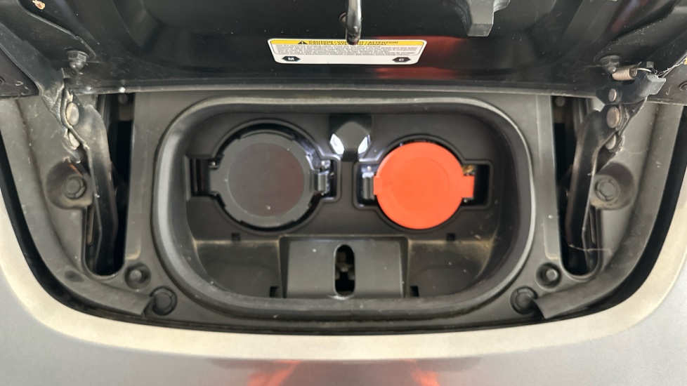 NISSAN LEAF Image 21